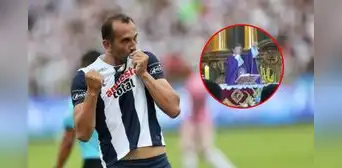 Padre sorprende y realiza gesto de celebración del 'Pirata' Hernán Barcos en plena misa en vivo Padre sorprende y realiza gesto de celebración del 'Pirata' Hernán Barcos en plena misa en vivo
