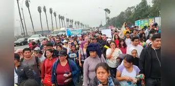 Familias de asentamientos humanos de VMT protestan por falta de agua y alcantarillado Familias de asentamientos humanos de VMT protestan por falta de agua y alcantarillado
