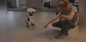 Disney presenta un simpático robot que planea usar en sus parques de atracciones