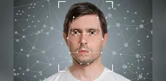 ¿Qué es PimEyes y cómo puede encontrar todas las fotos subidas a internet en las que sales?