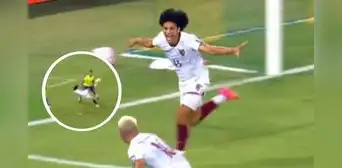 Eduard Bello metió un golazo a Brasil de 'chilena' y empató el partido para Venezuela Eduard Bello metió un golazo a Brasil de 'chilena' y empató el partido para Venezuela