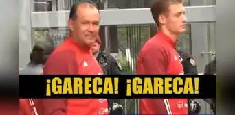 Juan Reynoso y su peculiar reacción cuando los hinchas le gritaron: "Regresa Gareca" Juan Reynoso y su peculiar reacción cuando los hinchas le gritaron: "Regresa Gareca"