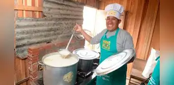 Padre de familia innova con platos gourmet en olla común que lidera en Manchay