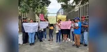 Protestan por demora en reconstrucción de colegio en Piura