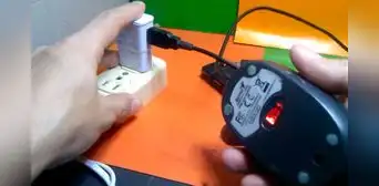 ¿Qué sucede si conectas un mouse al cargador del celular y lo enchufas a la corriente? ¿Qué sucede si conectas un mouse al cargador del celular y lo enchufas a la corriente?
