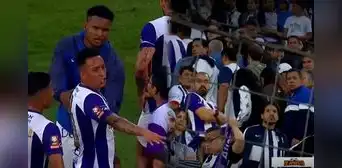 Hinchas de Alianza Lima arremetieron contra Christian Cueva tras el empate ante ADT por la Liga 1