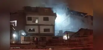 Reportan incendio de grandes proporciones en la urbanización Palomares en el Rímac Reportan incendio de grandes proporciones en la urbanización Palomares en el Rímac