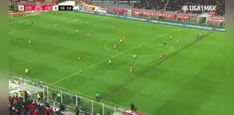 Yotún anota el 1-0 de Cristal ante Cienciano, pero el VAR lo anula por milimétrico off side Yotún anota el 1-0 de Cristal ante Cienciano, pero el VAR lo anula por milimétrico off side