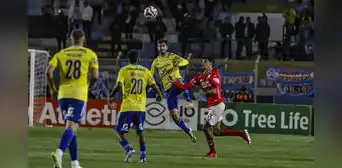 Sporting Cristal perdió 0-1 contra Cienciano y desaprovechó una gran chance para liderar el Clausura Sporting Cristal perdió 0-1 contra Cienciano y desaprovechó una gran chance para liderar el Clausura