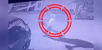 ¡Explotan combi en Los Olivos! Delincuentes colocan bomba en vehículo para cobrar cupo