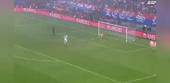 Paolo Guerrero falló primer penal de LDU en la final de la Copa Sudamericana ante Fortaleza Paolo Guerrero falló primer penal de LDU en la final de la Copa Sudamericana ante Fortaleza