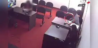 Destituyen a fiscal que robó S/1.000 en plena audiencia a víctima de violencia familiar Destituyen a fiscal que robó S/1.000 en plena audiencia a víctima de violencia familiar