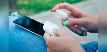 ¿Qué ocurre si limpias mucho la pantalla de tu celular con alcohol y papel higiénico? ¿Qué ocurre si limpias mucho la pantalla de tu celular con alcohol y papel higiénico?