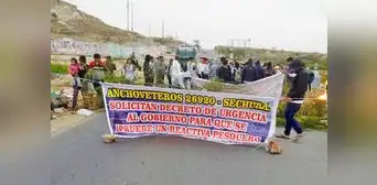 Pescadores de Piura, Chimbote, Malabrigo y Huacho protestan contra la ministra de la Producción Pescadores de Piura, Chimbote, Malabrigo y Huacho protestan contra la ministra de la Producción