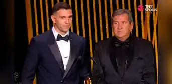 'Dibu' Martínez pasó incómodo momento al ser abucheado en París, durante gala del Balón de Oro 'Dibu' Martínez pasó incómodo momento al ser abucheado en París, durante gala del Balón de Oro
