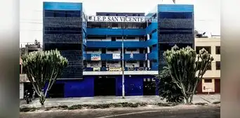 Alumnos de colegio en San Juan de Lurigancho amenazan de muerte a sus profesores para aprobar cursos Alumnos de colegio en San Juan de Lurigancho amenazan de muerte a sus profesores para aprobar cursos