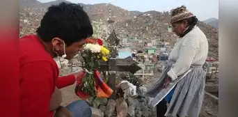¿Por qué el Día de Todos los Santos se celebra el 1 de noviembre en el Perú? ¿Por qué el Día de Todos los Santos se celebra el 1 de noviembre en el Perú?
