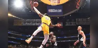 Los Angeles Lakers vencieron 130-125 a Los Angeles Clippers por la NBA 2023/24 Los Angeles Lakers vencieron 130-125 a Los Angeles Clippers por la NBA 2023/24