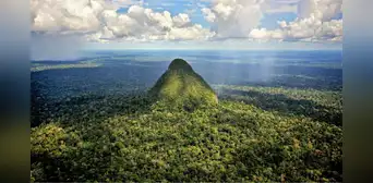 ¿Una antigua pirámide en medio de la selva de Perú? Este es el misterio detrás del cerro 'El Cono' ¿Una antigua pirámide en medio de la selva de Perú? Este es el misterio detrás del cerro 'El Cono'