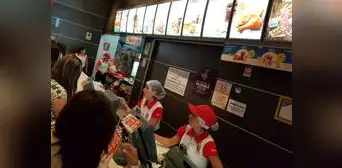 KFC tendrá que pagar casi S/120.000 por cobrarle las bolsas a sus clientes KFC tendrá que pagar casi S/120.000 por cobrarle las bolsas a sus clientes