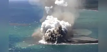 Nueva isla emerge en el océano Pacífico tras erupción de volcán submarino
