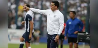 Hinchas piden salida de Larriera tras perder título con la 'U': "Se pone a improvisar en una final" Hinchas piden salida de Larriera tras perder título con la 'U': "Se pone a improvisar en una final"