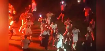 Universitario da la vuelta olímpica en Matute a luces apagadas tras campeonar en la Liga 1 Universitario da la vuelta olímpica en Matute a luces apagadas tras campeonar en la Liga 1