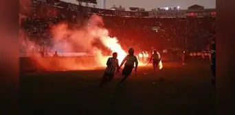 Alianza Lima apagó las luces del estadio e hinchas se metieron tras perder 2-0 con Universitario