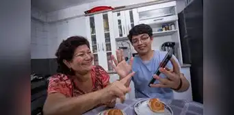 Smartphones: el 91,9% de hogares peruanos cuenta con teléfonos inteligentes, ¿cuál es su principal uso?
