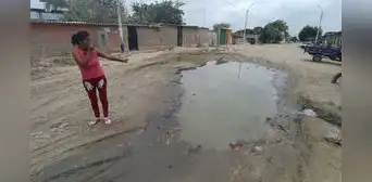 Piura: moradores de La Molina I viven entre aguas servidas hace meses Piura: moradores de La Molina I viven entre aguas servidas hace meses