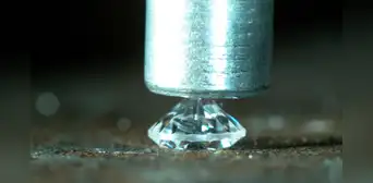 El origen del mineral más duro hallado en la Tierra: supera la resistencia del diamante