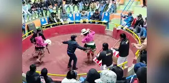 Parejas convirtieron ruedo de pelea de gallos en pista de baile en La Libertad: “Voy al de gorra” Parejas convirtieron ruedo de pelea de gallos en pista de baile en La Libertad: “Voy al de gorra”
