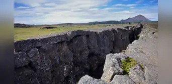 ¿Por qué Islandia se está partiendo en 2 desde hace 33 millones de años? ¿Por qué Islandia se está partiendo en 2 desde hace 33 millones de años?