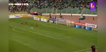 ¡Error de Zambrano y gol de Bolivia! Henry Vaca, exjugador de la 'U', anotó el 1-0 contra Perú