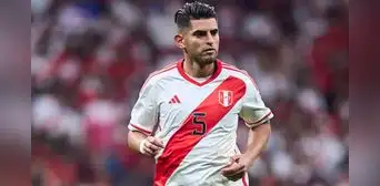 Hinchas arremeten contra Carlos Zambrano y piden su salida de la selección: "No puede jugar un minuto más" Hinchas arremeten contra Carlos Zambrano y piden su salida de la selección: "No puede jugar un minuto más"