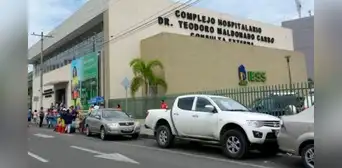 Ladrones disfrazados de médicos desatan pánico en hospital de Guayaquil al intentar robar cajero Ladrones disfrazados de médicos desatan pánico en hospital de Guayaquil al intentar robar cajero