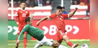 Yoshimar Yotún no dejó que Piero Quispe declare a la prensa tras derrota de Perú ante Bolivia Yoshimar Yotún no dejó que Piero Quispe declare a la prensa tras derrota de Perú ante Bolivia