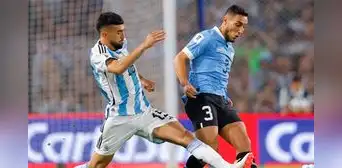 Uruguay derrotó 2-0 a Argentina y quedó en el segundo lugar en las Eliminatorias 2026
