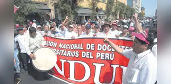 Comisión de Educación: aprueban incremento de sueldo a docentes universitarios Comisión de Educación: aprueban incremento de sueldo a docentes universitarios