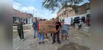 Colapso de desagües sigue inundando calles de Piura