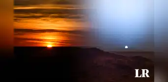 ¿Por qué los atardeceres son rojos y naranjas en la Tierra, pero azules en Marte?