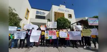 Arequipa: padres denuncian que niños con cáncer fallecen por falta de camas UCI en el IREN Sur Arequipa: padres denuncian que niños con cáncer fallecen por falta de camas UCI en el IREN Sur