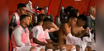 Imágenes revelan que Oliver Sonne sí tiró la camiseta de la selección peruana tras no debutar Imágenes revelan que Oliver Sonne sí tiró la camiseta de la selección peruana tras no debutar