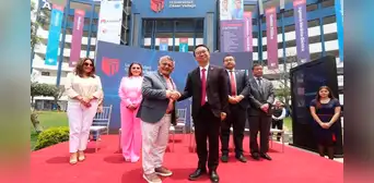 César Acuña comete error y confunde a directivo de Huawei: "Bienvenido, gerente de Hawái"