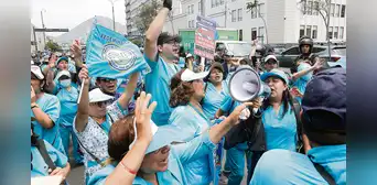 Trabajadores de salud y docentes toman las calles por presupuesto Trabajadores de salud y docentes toman las calles por presupuesto