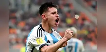 Argentina goleó 3-0 a Brasil y clasificó a las semifinales del Mundial Sub-17 Argentina goleó 3-0 a Brasil y clasificó a las semifinales del Mundial Sub-17