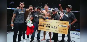 Luchador peruano Jesús Pinedo ganó un millón de dólares tras proclamarse campeón de MMA Luchador peruano Jesús Pinedo ganó un millón de dólares tras proclamarse campeón de MMA