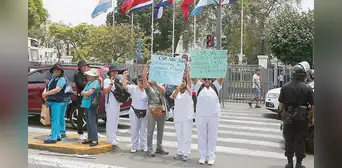 Huelga de gremios de salud y catedráticos en evaluación Huelga de gremios de salud y catedráticos en evaluación
