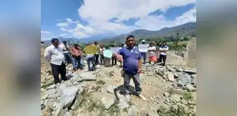 Lluvias dejaron sin canal para irrigar más de 1.000 hectáreas en Piura Lluvias dejaron sin canal para irrigar más de 1.000 hectáreas en Piura