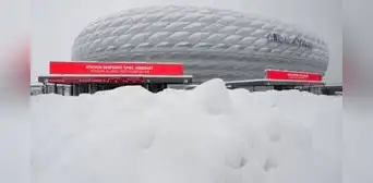 Estadio del Bayern Múnich colapsó por tormenta de nieve y obligó a suspender su partido Estadio del Bayern Múnich colapsó por tormenta de nieve y obligó a suspender su partido
